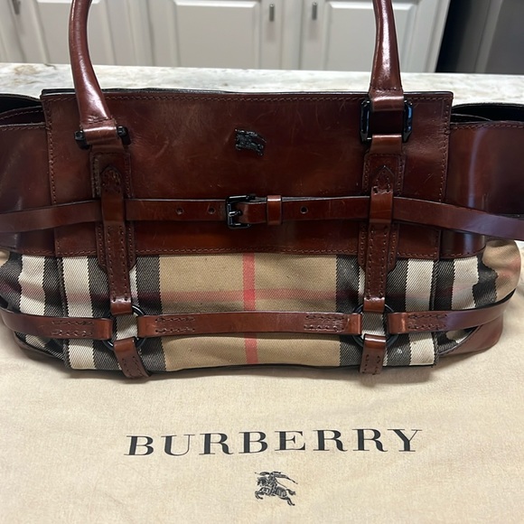 Burberry Handbags - Vintage Burberry Shoulder Bag in Excellent Condition